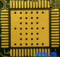 這是最不好的通孔設(shè)計(jì)，貫穿通孔直接擺放于QFN的接地散熱墊上，制造上無法確保其錫量，也就無法確保焊接良好。