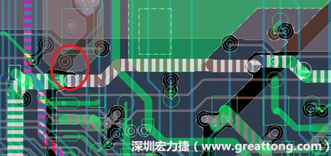 慢慢確認CAF發(fā)生的位置后，可以配合Gerber查看PCB的結(jié)構(gòu)是否有通孔太近或是線路太近的問題。