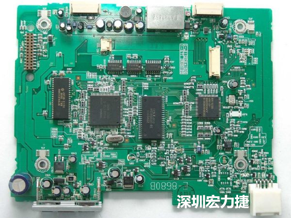 大面積PCB若電子元器件數量多、重量較重，板材強度不夠時容易產生PCB中央部凹陷問題。
