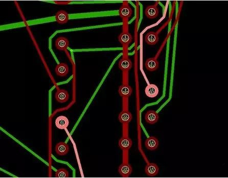通過自動優(yōu)化導線形狀消除導線打彎(用線段近似弧線只是為了顯示沒有弧線的任何角度例子)。